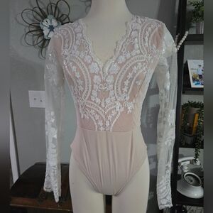 Elegant Lace Bodysuit in Cream